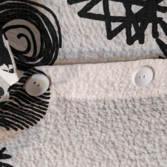 Terra white & black over sized shirt size large - Picture 2 of 8